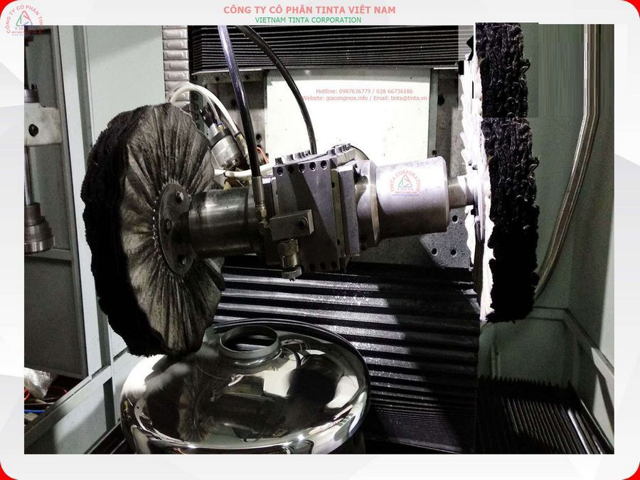 Xưởng inox tại TP.HCM chuyên gia công bồn khuấy trộn, bồn chứa hóa chất công nghiệp, thực phẩm, sử dụng inox cao cấp bền bỉ, thiết kế tối ưu.