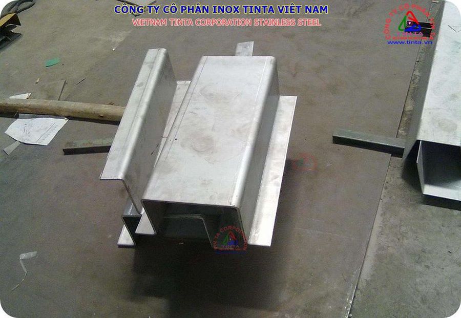Gia công máng xối inox theo yêu cầu hcm các loại máng xối inox 304, 201, 316 thiết kế thi công lắp đặt.  ​​​​​​​Nhận gia công máng xối inox cho các nhà xưởng công ty xí nghiệp, nhà dân và công trình.