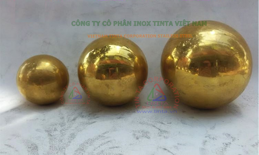Quả cầu bằng đồng đỏ vàng thau mọi kích thước từ lớn đến nhỏ rỗng.