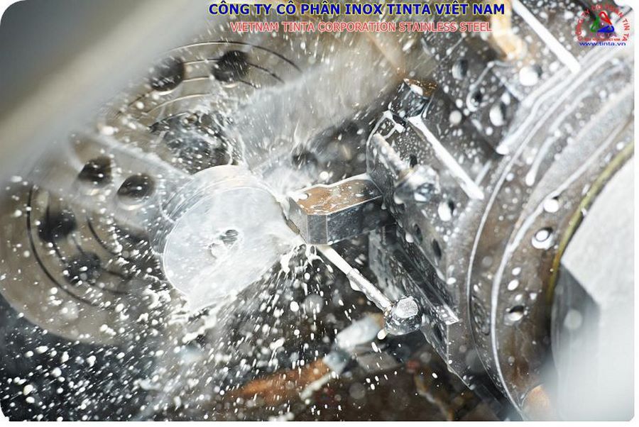 Stainless steel fabrication in District 8 is available with fast delivery and precision at Tinta. Visit our stainless steel workshop for your custom needs.