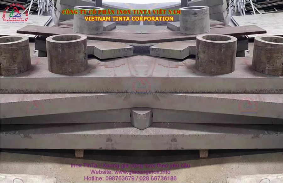 1719647649_Xuong-gia-cong-inox-theo-yeu-cau-tinta-cat-laser-fiber-tren-inox-kim-loai-3.jpg