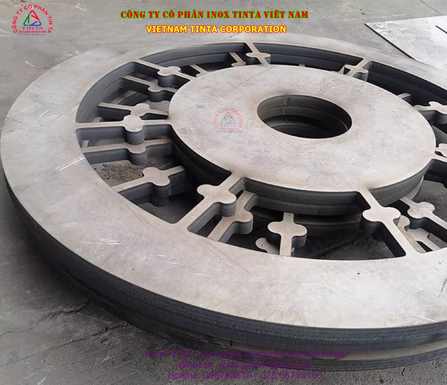 1732844474_Xuong-gia-cong-inox-theo-yeu-cau-tinta-cat-laser-fiber-tren-inox-kim-loai-12.jpg